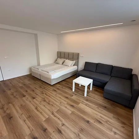 Quiet With Garden + Parking Apartment Ljubljana