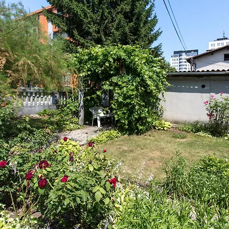 Quiet With Garden + Parking *