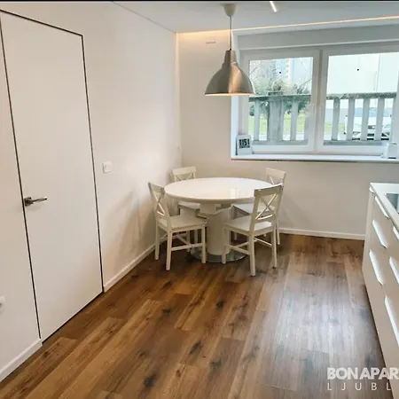 Quiet With Garden + Parking Apartment