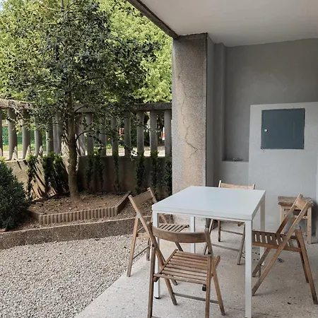Quiet With Garden + Parking Apartment *